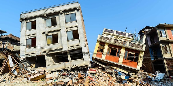 Aşağıdakilerden hangisi deprem öncesinde alınabilecek önlemlerden biri değildir?