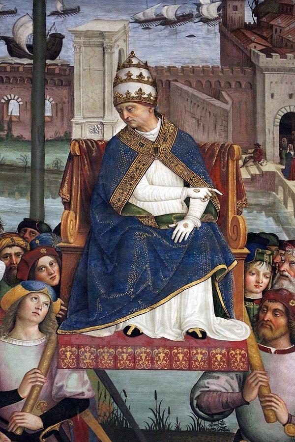 8. Papa II. Pius 'pornoya' düşkündü (bir nevi).