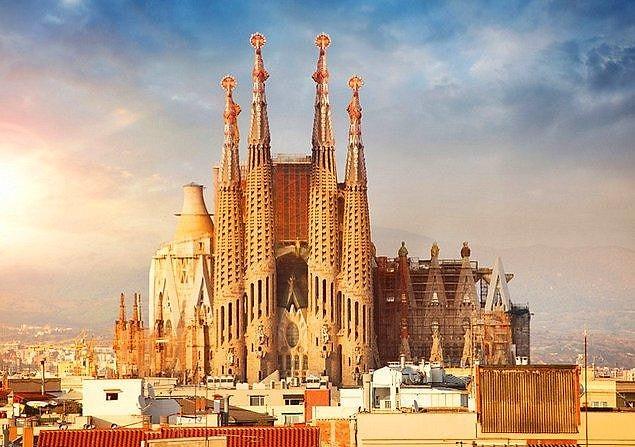 Gaudi's strong architectural design is another factor that made the construction process difficult. Mark Burry, the chief architect of the completion project, uses the phrase "a gigantic sculpture in the city" to describe the building.