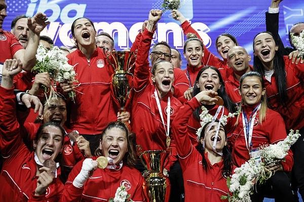 Öte yandan Türkiye'de lisans alan sporcuların yüzde 41'i kadın. Yani kadınlar erkeklerden daha fazla madalya almasına rağmen toplam içindeki payları daha düşük.