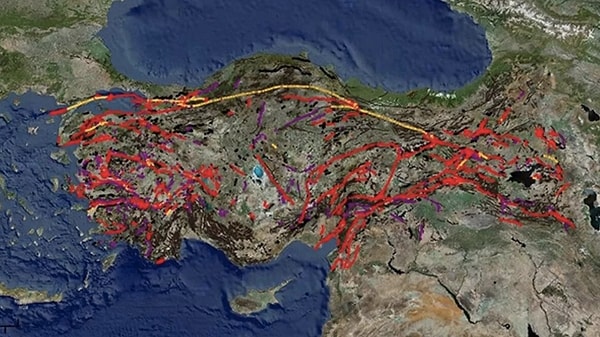 2020 yılında yaşanan Ege Denizi depremi hangi fay hattı üzerinde gerçekleşmiştir?