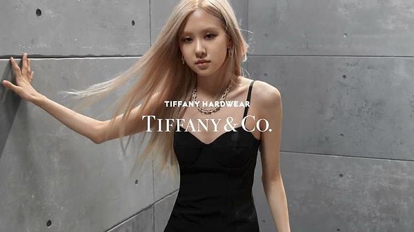 Yine Güney Kore'nin en ünlü müzik gruplarından biri olan BlackPink'in üyelerinden Rose'nin 2021'de yapmış olduğu Tiffany&Co. işbirliği duyurusu 19.000 beğeni almıştı.