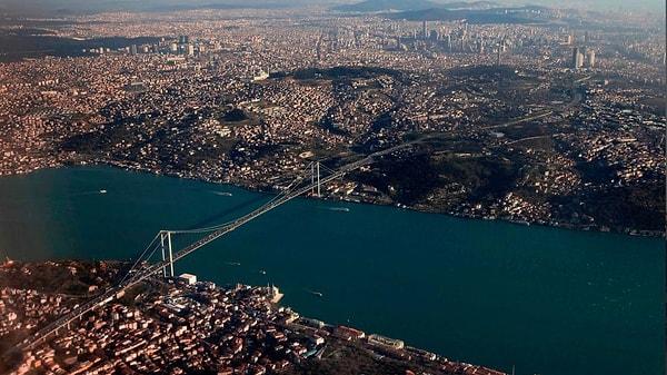 Depremler yüzünden en büyük tedirginliği yaşayanlar ise İstanbul'da ikamet edenler oldu. Deprem bilimcilerin ve uzmanların öngördüğü İstanbul depremi herkesin gündeminde.