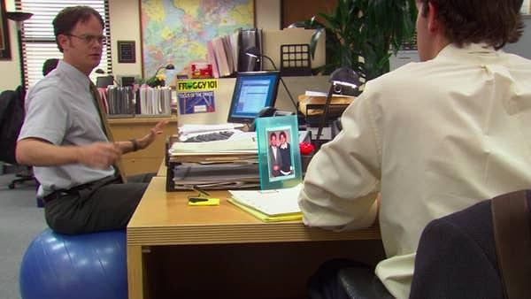 11. The Office dizisinde Jim karakterinin Dwight'in topunu patlatması aslında yanlışlıkla ortaya çıkmıştır.
