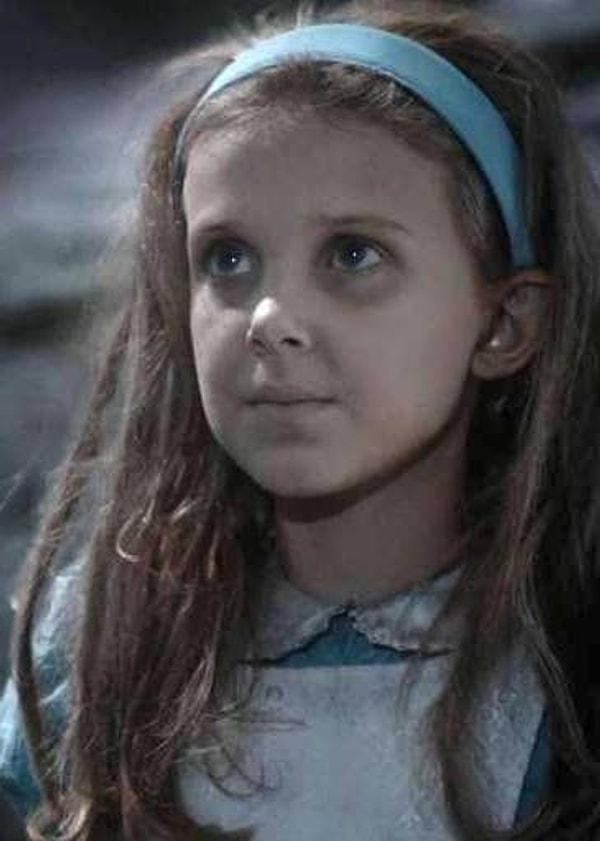 6. Karşınızda Millie Bobby Brown! Once Upon a Time in Wonderland (2013) filmindeki Alice'in genç halini canlandırıyordu kendisi.