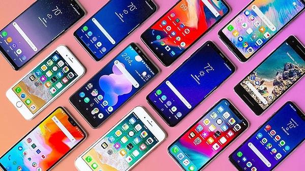 Tabii ki Android telefonlar da gelişim süreci boyunca pek çok farklı tasarım modeline şahitlik etti. Kullanım alışkanlıklarımızla birlikte evrilen son haline gelene kadar pek çok garip telefon modeliyle karşılaştık.