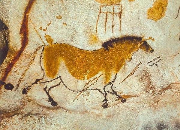 In these cave drawings from Lascaux (17,000 BC) we see a yellow horse. 👇