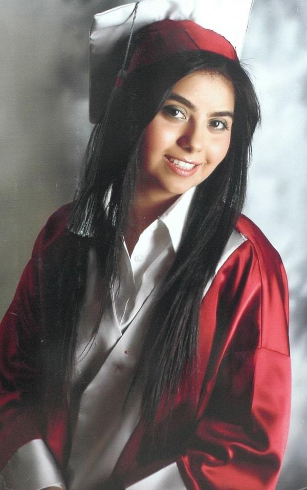 Lise öğrencisi olan Münevver Karabulut, henüz 18 yaşındayken sevgilisi Cem Garipoğlu tarafından katledildi...