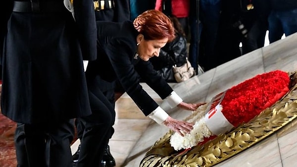 Akşener, İYİ Partili kadınlardan oluşan heyetle Anıtkabir ziyaretini gerçekleştirdi.