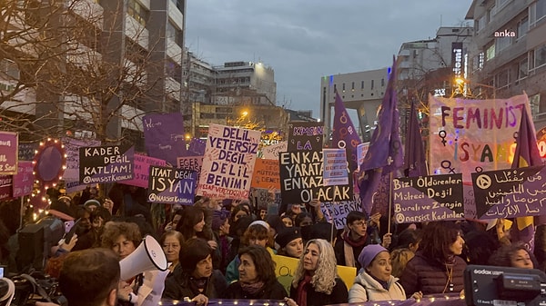 Her sene olduğu gibi bu sene de 8 Mart'ta kadınlar Feminist Gece Yürüyüşünü engellemelere rağmen gerçekleştirdi.