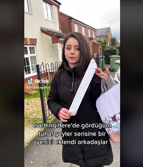 İngiltere'de yaşayan oozanugurluu isimli kullanıcının eşiyle çektiği Tiktok videosunda sokak kirletme cezası aldıklarını açıklıyor.  Cezanın içeriği keşke bizde de olsa dedirten cinsten: Yere sigara izmariti atmak.