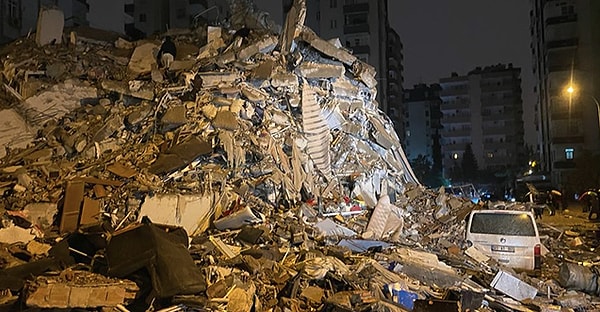 6 Şubat Pazartesi günü merkez üssü Kahramanmaraş olan 7.7 ve 7.6 büyüklüğünde iki yıkıcı deprem meydana geldi.