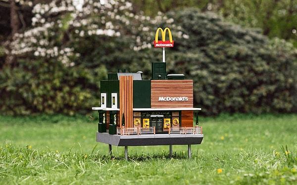 8. Dünyanın en küçük McDonalds'ı İsviçre'de👇