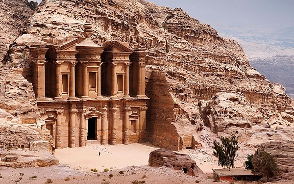 Petra'nın neden inşa edildiği ise günümüzde hala gizemini korumaya devam ediyor.