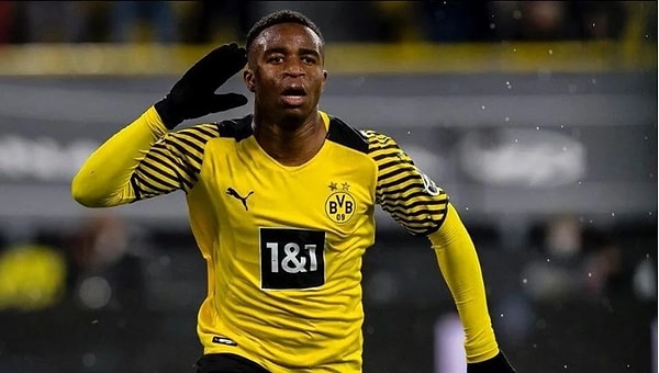 Borussia Dortmund’lu Youssoufa Moukoko’nun, gerçek yaşının 18 olmadığı uzun süredir gündemdeydi.