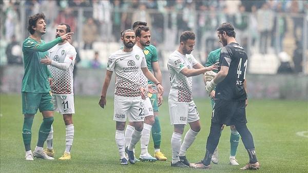 TFF 2'nci Lig Beyaz Grup'ta 23'üncü hafta karşılaşmasında Bursaspor sahasında Amedspor'u 2-1 mağlup etmişti. Ancak maça yaşanan olaylar damga vurmuştu.