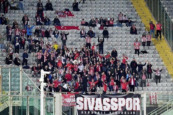 Floransa'da Sivasspor tribünü 🔴⚪️⬇️