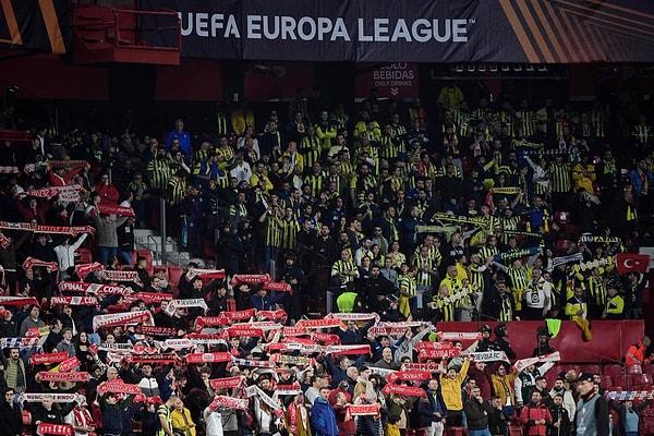 Sevilla deplasmanında Fenerbahçe tribünü 🔵🟡⬇️