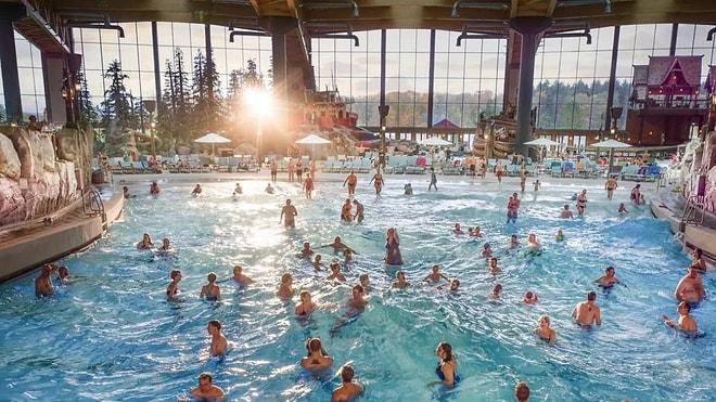 Berlin'de Kadınlar Halka Açık Havuzlarda Üstsüz Yüzebilecek