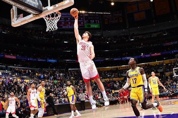 NBA'de Houston Rockets forması giyen milli basketbolcumuz Alperen Şengün takımına liderlik etmeyi sürdürüyor.