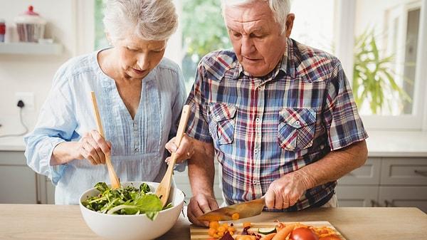 Araştırma boyunca yapılan tarama testlerinde en az altı porsiyon yeşillik yiyen yaşlıların Alzheimer ve bunama benzeri hastalıklara yakalanma oranlarının düşük olduğu ve yaşıtlarına göre dört yaş daha genç beyinlere sahip olduğu ortaya çıkmıştır.