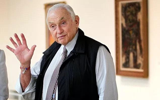 2. Les Wexner and the executive team meet 6 times a year to create new ideas all the time and present their new ideas.