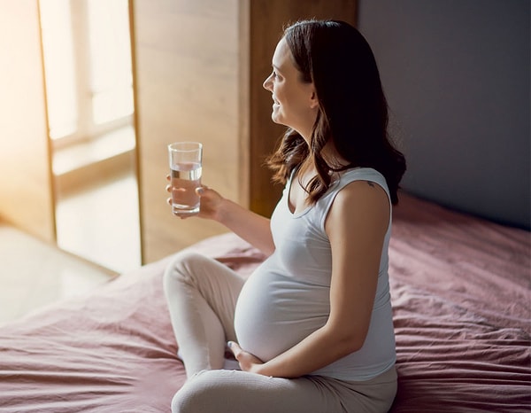 Hamilelik döneminde yaşanan mide yanmasının bir başka sebebi ise midenin baskı görmesidir.