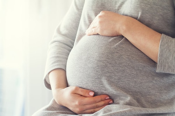 Hamilelik döneminde yaşanan mide yanmasının belirtileri ise şu şekildedir;