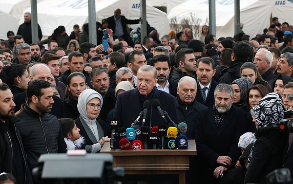 Halkçı Hukukçular Derneği, depremde ihmalleri olduğu gerekçesiyle Cumhurbaşkanı Erdoğan ve yetkililer hakkında savcılığa suç duyurusunda bulunmuştu.