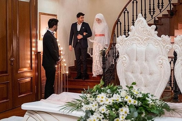 1. Kızılcık Şerbeti'nin yeni bölümünde zorla evlendirilen Nursema'nın gerdek gecesi sahnesi tepki çekti!