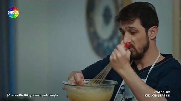 7. Kızılcık Şerbeti dizisinde kek yapan Mustafa'ya, babası Abdullah'ın "Milletin Oğlu Karıya Gider" sözleri gündeme oturdu.