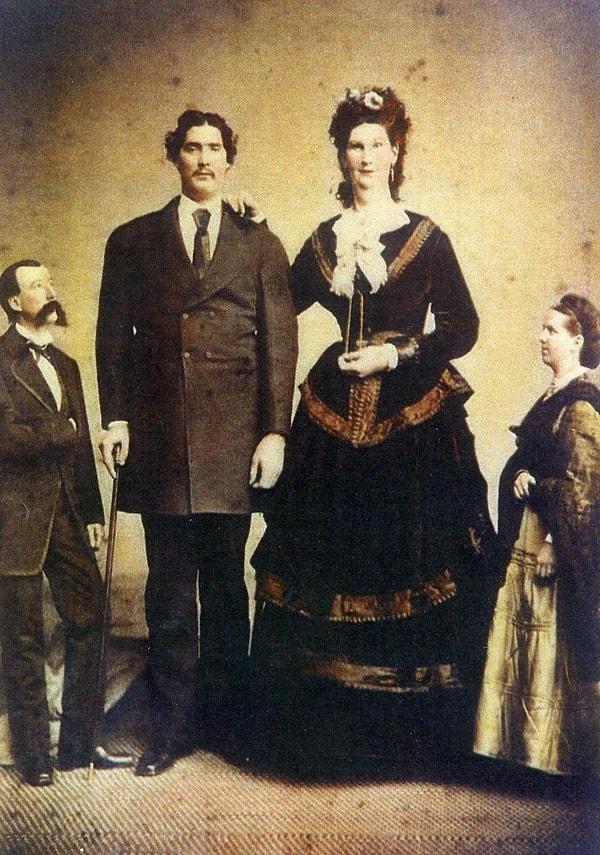 6. Anna Haining Bates (2,41 m) ve Martin Van Buren Bates (2,36 m) dünyanın en uzun boylu evli çiftiydi.