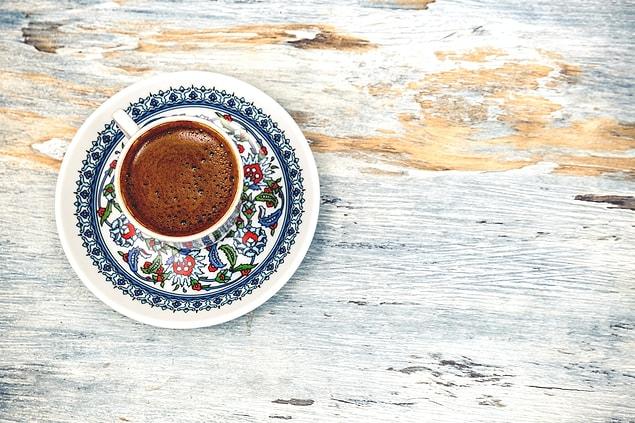 15. Kahve Osmanlı'da ilk ortaya çıktığında bir uyuşturucu olarak düşünüldü ve tüketimi yasaklandı.