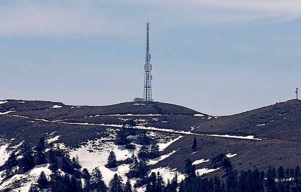 Deprem ülkesi olan Türkiye'nin GSM operatörleri maalesef ki bu felakette sınıfta kalmıştı. Deprem nedeniyle yarılan yollar ve zorlu hava koşulları yardımların ve yardım ekiplerinin deprem bölgesine ulaşılmasına mani oluyordu. Bir de işin içine ihmalkarlık ve itibar yarışı girince olan vatandaşımıza oldu.