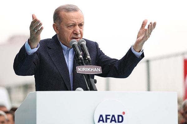 Erdoğan burada yaptığı konuşmada, "Her türlü gayreti göstermemize rağmen sıkıntılar yaşadıysanız bize düşen sizlerden helallik istemektir" dedi.