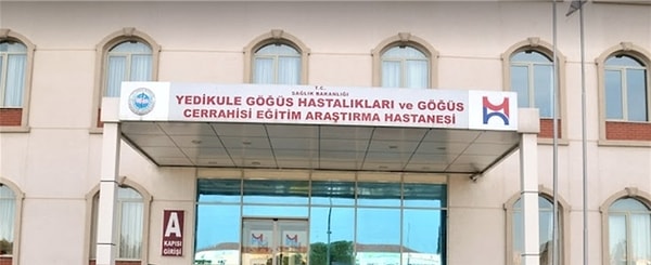 İstanbul Yedikule Göğüs ve Hastalıkları ve Göğüs Cerrahisi Eğitim Araştırma Hastanesi'nde görevli asistan doktor, dün nöbetçi hemşireye cinsel saldırıda bulunduğu iddiasıyla gözaltına alındı.