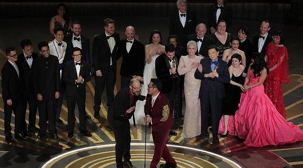 95. Oscar Ödül Töreni dün akşam Dolby Theatre'da gerçekleşti. Birbirinden ünlü isimlerin katıldığı törende ödüller sahiplerini buldu.