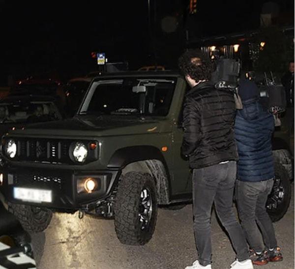 Bulunduğu mekânın arka kapısından çıkmaya çalışan Kaygılaroğlu, görüntü vermemek için korumalarını gazetecilerin üzerine gönderdi.