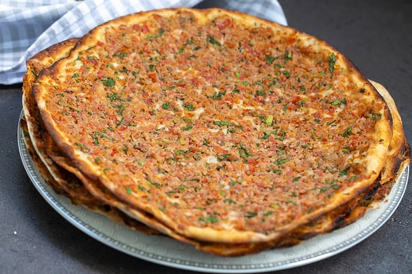 50 gram etle yapılan standart bir lahmacunun 40 liranın aşağısında satılmaması gerektiğini ise şu cümlelerle anlattı: