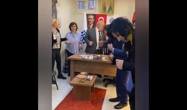 Son olarak da Memleket Partisi İstanbul Fatih İlçe Başkanı Cemal Arslan, sosyal medya hesabından paylaştığı 'Muharrem İnce dansı' videosunu gelen tepkiler üzerine kaldırdı.