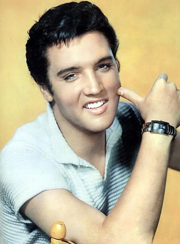 23. И заканчивается подборка Элвисом Пресли, который умер от остановки сердца 16 августа 1977 года в возрасте 42 лет...