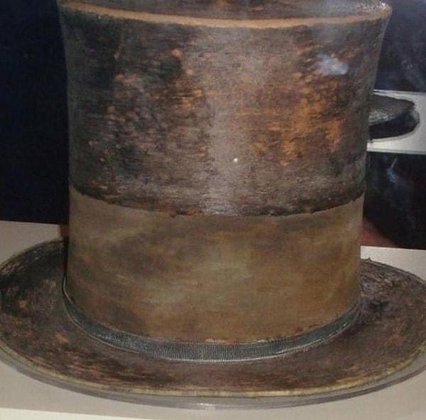 3. Abraham Lincoln'ün vurulduğu gece taktığı şapka 👇