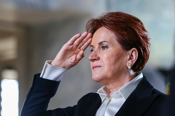 İYİ Parti Genel Başkanı Meral Akşener, geçtiğimiz 8 Mart Dünya Emekçi Kadınlar Günü dolayısıyla partisindeki diğer kadın üyelerle birlikte Anıtkabir'e bir ziyaret gerçekleştirmişti.