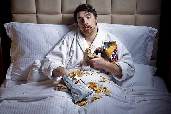 4. Uykudan hemen önce yemek yemekten kaçınmak gerekir.