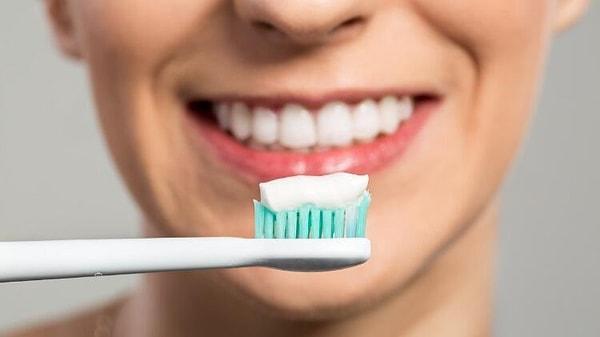 Ramazan ayında en çok araştırılan konuların başında diş fırçalamak geliyor. Diş fırçalamanın orucu bozup bozmadığı merak ediliyor.