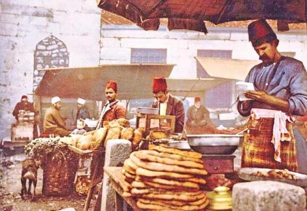 1851 yılında Osmanlı, yerli mallarını Londra, New York ve Paris gibi merkezlerde sergilemekteydi. Osmanlı 1863 yılında kendini öyle gösterişli merkezler arasına sokmak için geçici fuar merkezi inşa etti.