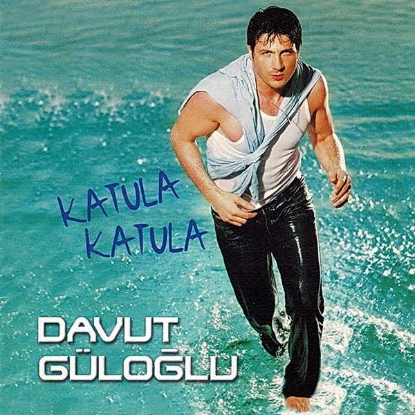 90'lı yıllarda müzik piyasasına çıkan Güloğlu 2001 yılında Nurcanım şarkısıyla tüm ülkenin gündemine düşmüş, kasetleri yüz binler satmıştı.