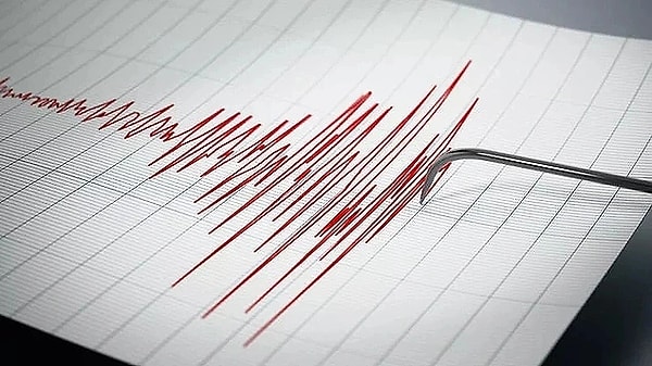 Uzmanlara göre yıl boyunca süreceği tahmin edilen artçı depremler gündemden düşmüyor. AFAD ve Kandilli Rasathanesi yaşanan son dakika depremlerinin detaylı verilerini kamuoyuna duyuruyor.