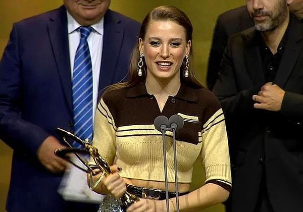 Güzel oyuncu iki kez Altın Kelebek Ödülü’ne layık görüldü.