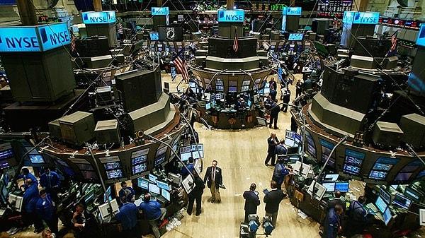 Credit Suisse'nin ABD piyasalarına kote hisseleri yüzde 27,7 gerilerken, NYSE'de JPMorgan hisseleri yüzde 3,6, BofA yüzde 2,6 ve Morgan Stanley yüzde 4,2 değer kaybetti.